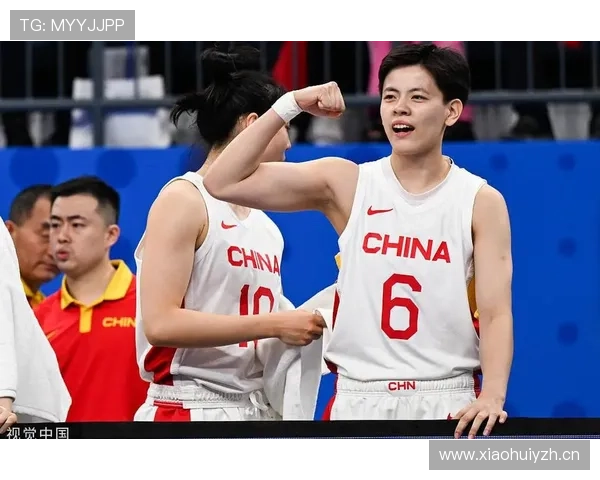 杨舒予训练完直接拎爱马仕去吃宵夜？